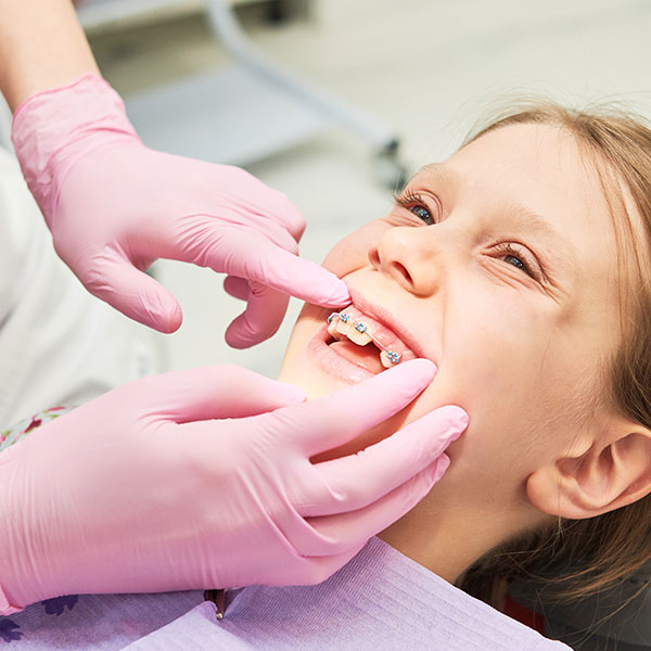 Orthodontic-Consultation Child receiving a free orthodontic consultation